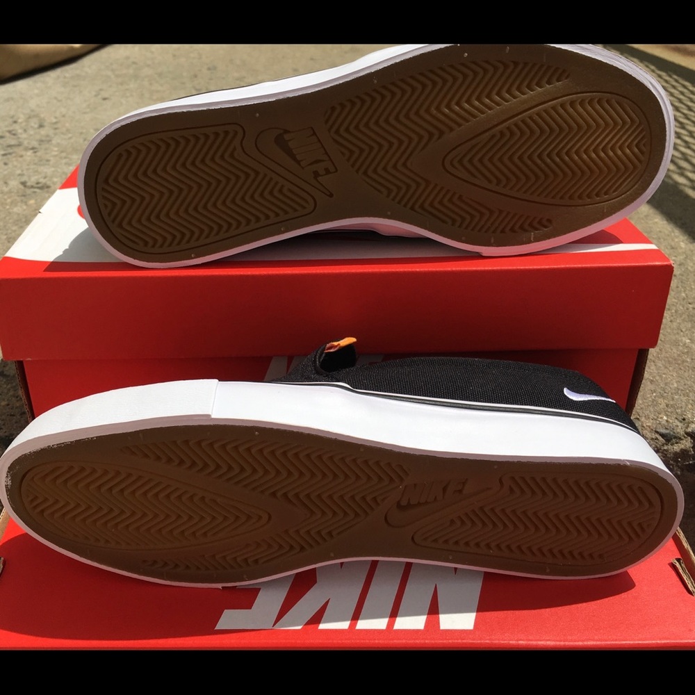 Nike Women’s Court Royale Canvas Slip On - Picture 4 of 4
